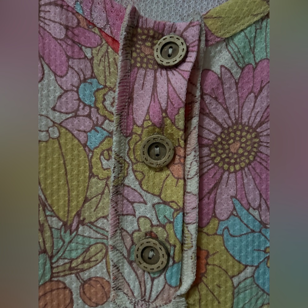BiBi Floral Multicolor Top - Picture 3 of 9